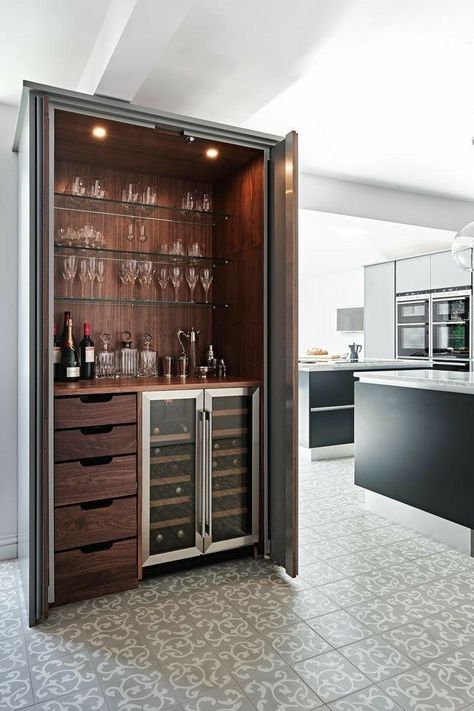 Home Mini Bar, Bar Design Home, Home Bar Cabinet, Home Bar Rooms, Bar In Casa, Modern Home Bar, Basement Bar Designs, Home Bar Design, Bar Storage