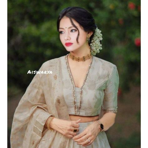 Taekook Pictures, Brides Outfit, Kerala Engagement Dress, Long Skirt Top Designs, Onam Outfits, Kerala Saree Blouse Designs, Long Skirt And Top, Lehenga Designs Simple, Traditional Blouse Designs