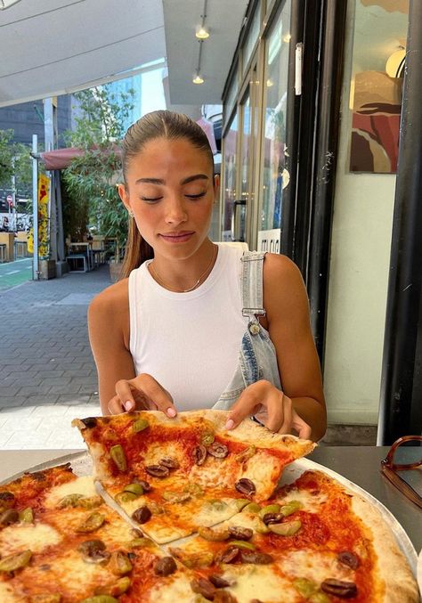 Pizza Rome, Eating Pictures, Restaurant Pictures, Cute Pizza, Eating Pizza, Pizza Restaurant, August 26, Instagram Life, Life Is Short