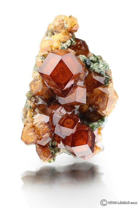 Garnet  Laghman, Afghanistan. 4 cm Photo : Tóth Lásló Laghman Afghanistan, Crystal Kingdom, Silicate Minerals, Mineral Stone, Gems And Minerals, Rocks And Crystals, Crystals And Gemstones, Photo Credit, Matrix