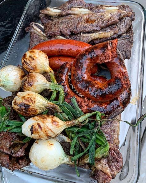 Carne Asada Plate Ideas, Carne Asada Cookout, Mexican Carne Asada Party, Carne Asada Plate, Mexican Bbq Ideas, Carne Asada Party, Carne Asada Aesthetic, Mexican Carne Asada, Mexican Bbq