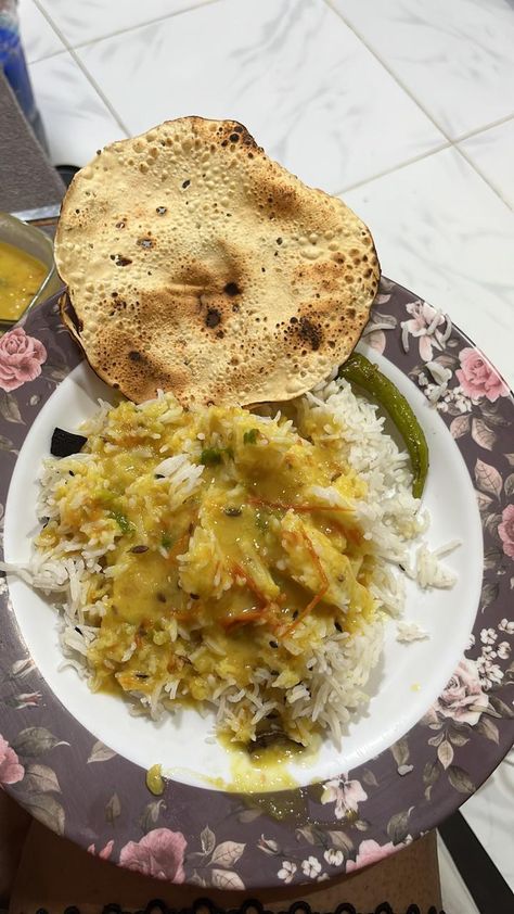 Daal Rice Papad Indian Lunch Snapchat Stories, Indian Food Snap, India Asthetic, Rukmani Krishna, Food Asthetic Picture, Veg Starter Recipes, Frock Photos, Lunch Snap, Dal Rice