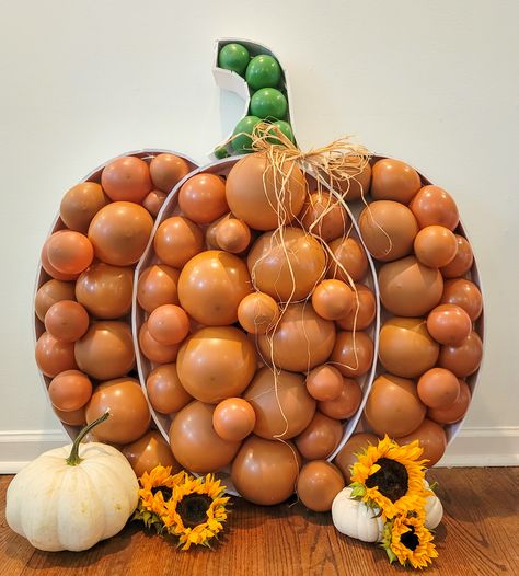 Enjoy this fun balloon mosaic! Perfect for your next fall gathering! Halloween Balloons Decorations, Pumpkin Birthday Parties, Pumpkin 1st Birthdays, Fall Birthday Parties, Orange Balloons, Harvest Party, Pumpkin Birthday, Halloween Balloons, Fall Fest