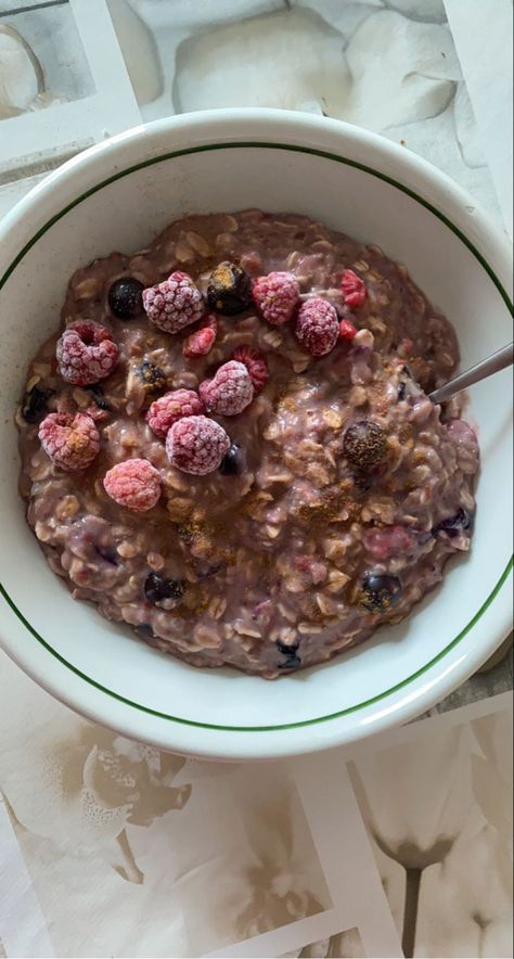 Aesthetic Oatmeal Bowl, Aesthetic Oatmeal, Oatmeal Aesthetic, Oatmeal Bowl, Meal Box, Oatmeal Bowls, Sweet Recipe, Banana Blueberry, Recipe Box