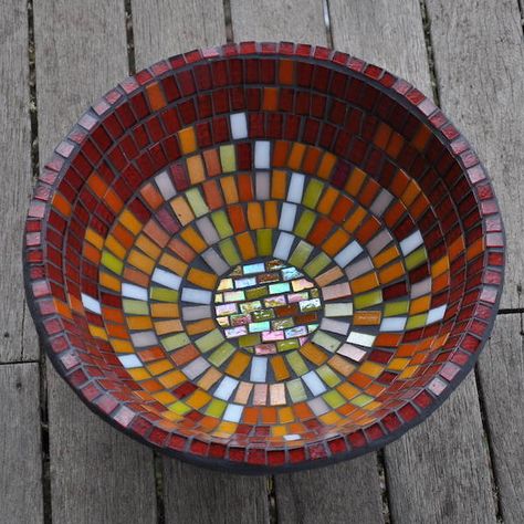 How Do You Tile Around Curves? – The Mosaic Store Mosaic Gifts, Mosaic Bowl, Mosaic Birdbath, Mosaic Tray, Exterior Tiles, Mosaic Pots, Mosaic Inspiration, Tiles Mosaic, Mosaic Art Projects