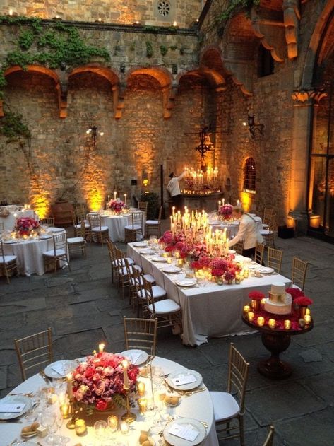 Colombian Wedding Venues, Mexican Luxury Wedding, Mexican Wedding Venue Ideas, Spanish Courtyard Wedding, Mexican Wedding Modern, Elegant Mexican Theme Wedding, Luxury Mexican Wedding, Elegant Mexican Wedding Dress, Mexican Modern Wedding Decor