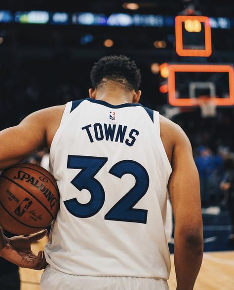 Karl Anthony Towns Wallpaper, Karl Anthony Towns, Nba Wallpapers, Minnesota Timberwolves, Basketball Pictures, National Basketball Association, Basketball Players, Minnesota, Nba