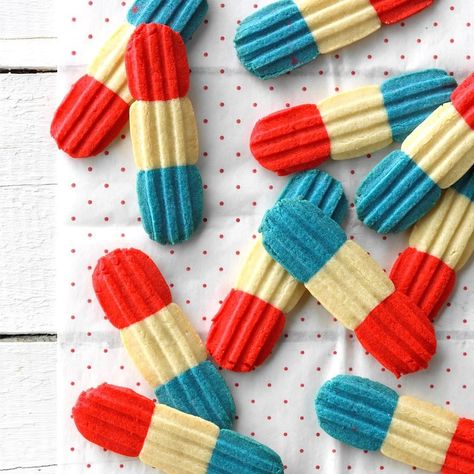 Red White And Blue Candy, Beach Picnic Foods, Summer Cookie Recipes, Festive Recipes, Potluck Desserts, Bomb Pop, Blue Food Coloring, Summer Cookies, Blue Candy