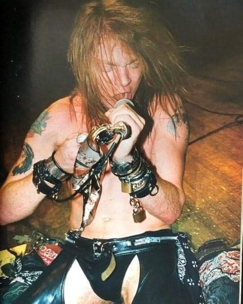 Guns n'f'n Roses.it on Instagram: “OnThisDay January 18, 1986, The Roxy, West Hollywood, USA By now the band was selling out L.A.'s premier clubs. This show at the Roxy, in…” Axl Rose Now, Axel Rose, Lafayette Indiana, Rosé Hot, Theatre Problems, Ramin Karimloo, Rosé Instagram, Sweet Guys, Emo Guys