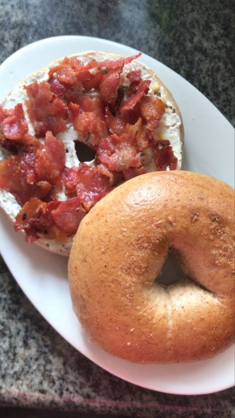 Bacon Cream Cheese Bagel, Cream Cheese Bagel Ideas, Bagel Fillings Ideas, Bagel Fillings, Garlic Herb Cream Cheese, Bagel Ideas, Fat Monkey, Bagels And Cream Cheese, Bagel And Cream Cheese