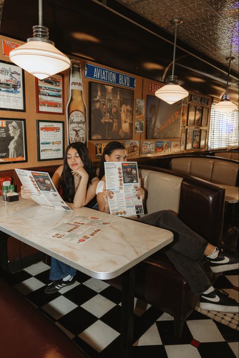 photography, diner, old school, friends, black and white checkered floor Classic Diner Aesthetic, Small Town Diner Aesthetic, Diner Breakfast Aesthetic, Diner Photoshoot Ideas, Vintage Diner Photoshoot, 70s Diner Aesthetic, Diner Aesthetic Photoshoot, 50s Diner Photoshoot, Retro Diner Photoshoot