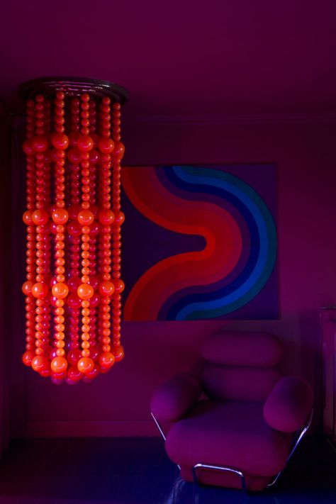 Verner Panton Interior, Space Age Furniture, Trippy Space, 1970s Decor, Mod Decor, Retro Interior Design, Bedroom Colour Palette, Color Interior, Verner Panton