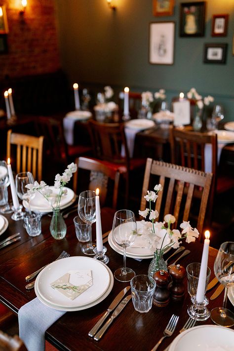 Small Wedding Dinner Restaurant, Restaurant Wedding Decor Ideas, Pub Table Wedding Decor, Small Restaurant Wedding Reception, Restaurant Wedding Reception Small Decor, Small Restaurant Wedding, Pub Wedding Table Decorations, Restaurant Wedding Decor, Pub Garden Wedding Reception