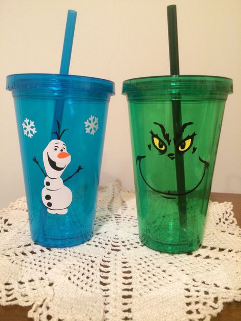 Christmas Tumbler Cups, Grinch Tumbler, Tumblers Ideas, Marketing Digital Social Media, Custom Glasses, Christmas Tumbler, Christmas Tumblers, Christmas Craft, Tumbler Cups