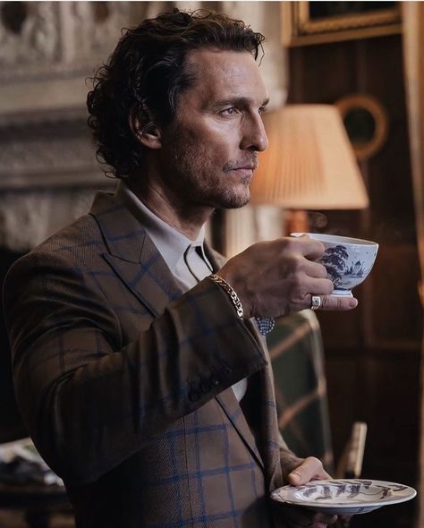 Matthew Mc, Gentleman Movie, Gentleman Aesthetic, Guy Ritchie, Old Money Style, Matthew Mcconaughey, Gentleman Style, Mode Inspiration, Fashion Classy