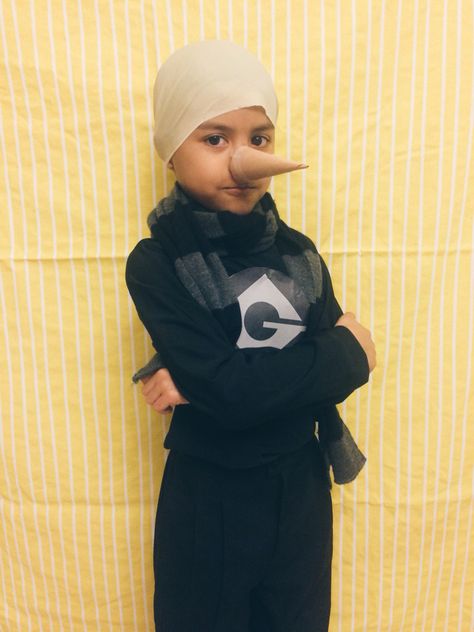 DYI Gru Gru Nose Diy, Gru Costume Diy, Gru Cosplay, Gru Costume, Diy Minion Costume, Affordable Halloween Costumes, Minion Costume, Diy Minions, Minion Costumes