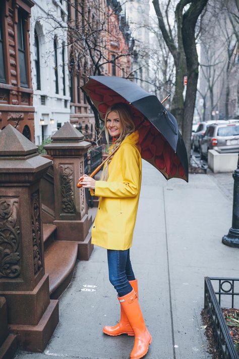 Ladies Wellies, Orange Boots, Womens Rubber Boots, Green Raincoat, Wellies Rain Boots, Amber Fillerup Clark, Rainwear Fashion, Rainy Day Fashion, Vinyl Raincoat