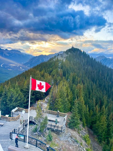 Is the Banff Gondola Worth it? 7 Important Tips to Know - Scenic and Savvy Banff Gondola Ride, Banff To Jasper Road Trip, Best Time To Go To Banff National Park, Cascade Mountain Banff, Best Time To Visit Banff, Banff Gondola, Moraine Lake, Canadian Rockies, Beautiful Mountains