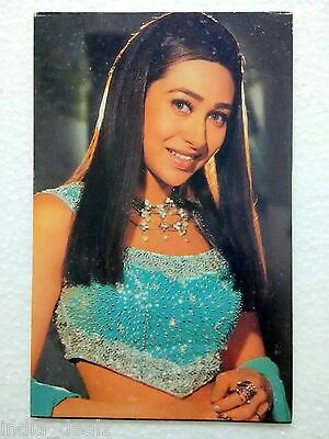 Karishma kapoor Retro Bollywood Fashion, 90s Bollywood Fashion, Bollywood Suits, Karishma Kapoor, Retro Bollywood, Bollywood Lehenga, Simple Kurti Designs, Desi Fashion Casual, Bollywood Outfits