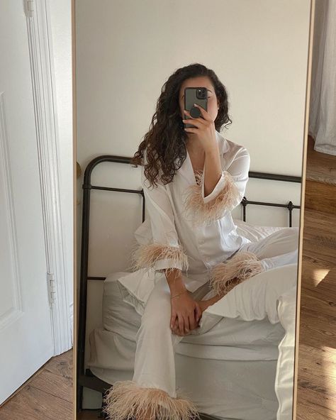 .Gℯmary on Instagram: “2020 energy: Dress for success, even if it’s to bed.” Sleepwear For Women, Luxury Sleepwear, Color Home, White Pajamas, Cotton Sleepwear, Loungewear Luxury, Sweater Vest Women, Long Sleeves Coats, White Feathers