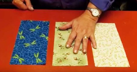 How to quilt beautiful 5-minute blocks (video tutorial) 5 Minute Quilt Block Pattern, Quilt Block Hacks, Quilting Videos Tutorials, Quilt Block Patterns Easy, Cathedral Quilt, Quilt Tutorial Video, Quilt Blocks Easy, Quilting Designs Patterns, Quick Quilt