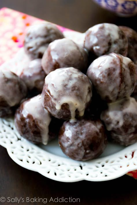 Glazed Chocolate Donut Holes. Chocolate Donut Holes, Cake Song, Donut Hole Recipe, Chocolate Glazed Donuts, Chocolate Donut, Sweet Glaze, Sally's Baking, Glazed Donut, Donut Holes