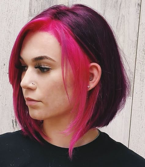 Dye Ideas For Short Hair, Hair Colour Styles, Unique Hair Dye Ideas, Unique Hair Dye, Hair Color For Brown Skin, Colorful Hairstyles, Magenta Hair, Split Dyed Hair, Hair Dye Ideas