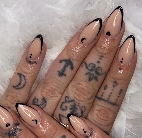 Nails Edgy Aesthetic, Subtle Witchy Nails, Whimsical Goth Nails, Alt Nails Almond, Festival Nails Black, Simple Alternative Nails, Nail Inspo Witchy, Short Almond Acrylic Nails Goth, Witch Vibe Nails