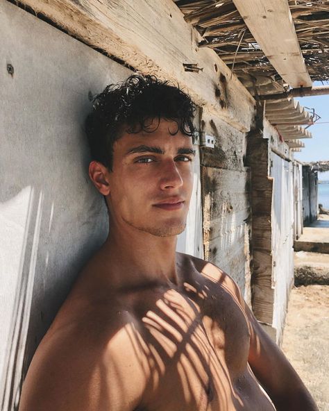 Polubienia: 10,2 tys., komentarze: 63 – Xavier Serrano (@xserrano9) na Instagramie: „Day with Joy” Mans Photography, Surfer Hairstyles, 2024 Era, Broken Bonds, Xavier Serrano, Surfer Hair, Bruh Moment, Tan Guys, Roronoa Zoro