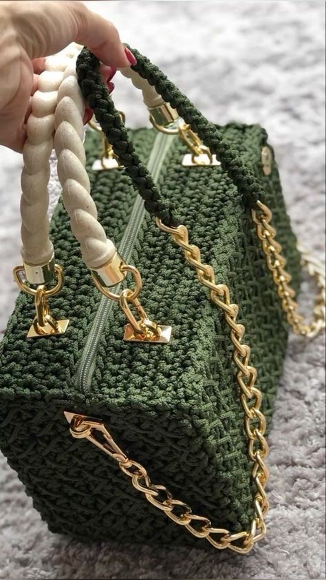 Modern Haken, Crochet Necklace Pattern, Crochet Purse Pattern Free, Sac Diy, Crochet Bag Tutorials, Crochet Bag Pattern Free, Crochet Clothing And Accessories, Crochet Clutch, Crochet Handbags Patterns