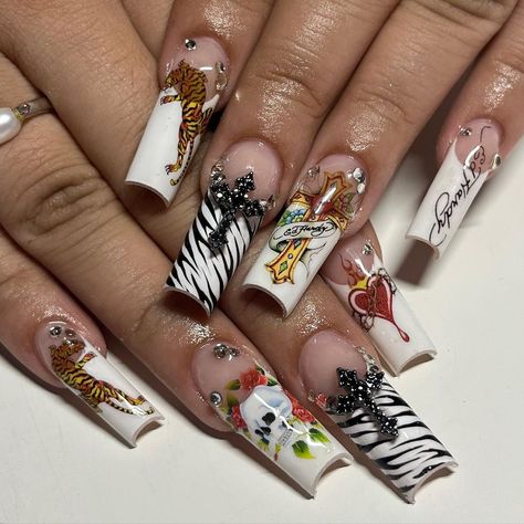 #edhardynails #nailart #nailtech #edhardy #nail2inspire #nailsart #y2k #naildesign #summernails #fashion #style #summervibes #inspo Ed Hardy Nails, Luv Nails, Classy Acrylic, Acrylic Toe Nails, Fashion Archive, Nails Today, Classy Acrylic Nails, Glamorous Nails, Really Cute Nails