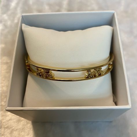 Beautiful Nwt Coach Horse & Carriage Bangle Bracelet Gold Brass Plated! Approximate: 2 1/2” X2 1/2” Expandable Bracelet Bangles, Bangle Outfit, Dainty Jewelry Bracelets, Braclets Gold, Arm Bangles, Bangle Bracelet Gold, Coach Jewelry, Bangle Watches, School Jewelry