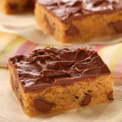 Chocolate Peanut Buddy Bars feature Milk Chocolate Morsels deliciously nestled inside peanut butter squares. What could be better? Buddy Bars, Butter Squares, Peanut Butter Squares, Peanut Butter Chocolate Bars, Chunky Peanut Butter, Peanut Butter Bars, Peanut Butter Recipes, Bars Recipe, Chocolate Peanuts