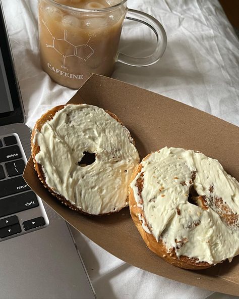 Bagels Aesthetic, Academic Inspiration, Bagel Store, Bagel Toppings, Healthy Food Inspiration, Amazon Clothes, Food Goals, Food Pin, Food Obsession