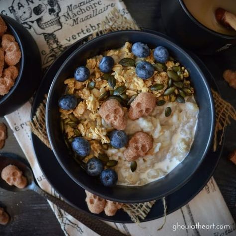 The most perfect breakfast to be honest... 🖤 📷ghoul.at.heart #breakfast #bestbreakfast #perfectbreakfast #halloween #halloweenfood #halloweeneveryday #halloween365 #halloweenrecipes #skulls #skullsofinstagram #skullsugarcubes #miniskullmold #sugarcubes #oatmeal #halloweenbreakfast #buzzfeedfood #instafood #yahoofood #foodfun #huffposttaste #funfood #breakfast #brunch Halloween Oatmeal, Heart Breakfast, Halloween Breakfast, Skull Mold, Halloween Everyday, Sugar Cubes, Buzzfeed Food, Halloween Food, To Be Honest