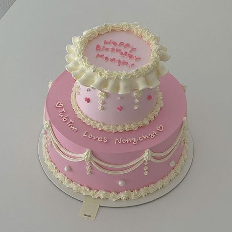 2 Layer Cake Design, 2 Layer Cake Birthday Design, Birthday Cake Decorating Ideas, Pastel Cakes, Simple Cake Designs, 18th Birthday Cake, Cake Decorating Ideas, Cute Baking, Simple Birthday