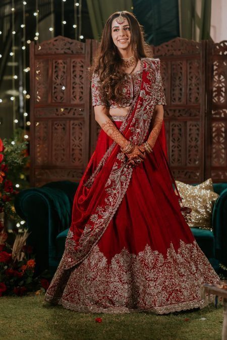 50+ Best Bridal Lehenga Images, Latest Outfits Photos Bride In Red Lehenga, Bridal Lehenga Images, Lehenga Images, Golden Lehenga, Photo Of Bride, Jayanti Reddy, Lehenga Jewellery, Golden Embroidery, India Clothes