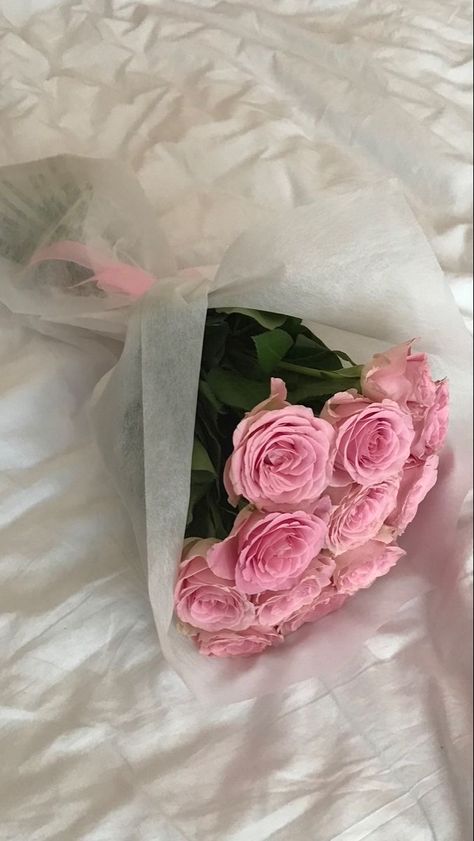 Pink Flowers Bouquet, Pink Flower Bouquet, Luxury Flower Bouquets, Pink Rose Bouquet, Boquette Flowers, White Bed, Light Pink Rose, Flowers Bouquet Gift, Nothing But Flowers