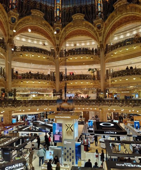 #shopping #shoppingmall #mall #fashion #makeup #paris #france Paris Mall, Galeries Lafayette Paris, Westfield Mall, Lafayette Paris, Paris Wallpaper, Adventure Travel Explore, Design Your Dream House, Bts Quotes, Shopping Mall