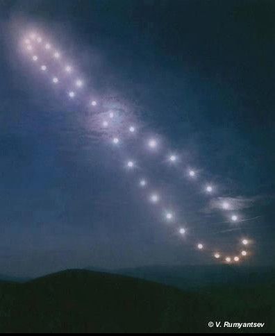 A picture combining 365 pictures taken of the Sun from the same spot every day for a whole year. AMAZING Space Ocean, Science Earth, Space Sky, Earth Space, Wow Photo, Time Of Day, Infinity Symbol, To Infinity And Beyond, Space Science