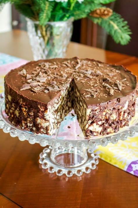 This No Bake Chocolate Maria Cookie Cake is a beautiful, easy to make European dessert that is good for the entire family. It looks great as a cake for a fancier occasion, but equally delicious if shaped as a salami log, the traditional way of making it. Biscuit Cake Recipe, Easy Bake Cake, No Bake Chocolate Cake, Chocolate Biscuit Cake, Torte Cupcake, Biscuit Bake, Gateaux Cake, Biscuit Cake, Almond Cakes