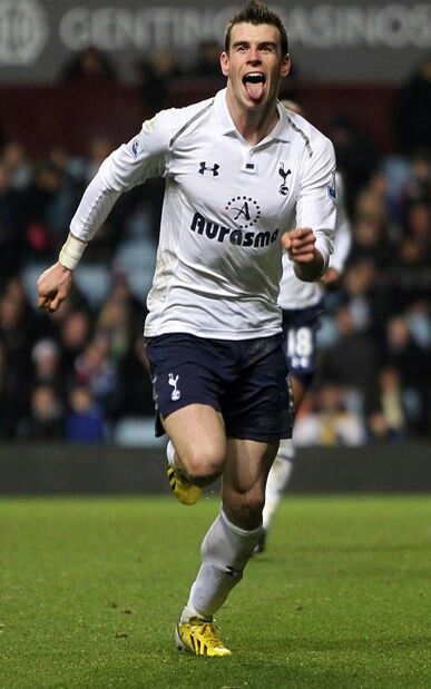 Gareth Bale Tottenham, Bale Tottenham, Tottenham Hotspur Wallpaper, Football Is Life, Gareth Bale, Aston Villa, Tottenham Hotspur, Soccer, Villa