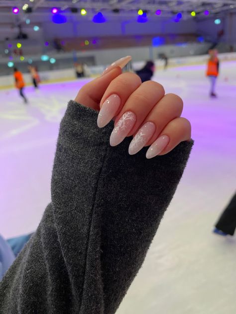 Nails winter Christmas ombré cute nails Nails Ombre Christmas, Christmas Snowflake Nails Acrylic, Sparkle Ombré Nails, Ombre Nails Christmas, Christmas Ombre Nails, Ombre Christmas Nails, Snowflakes Nails, Christmas Snowflakes Nails, Ombre Nails Glitter