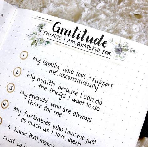 How to Create a Gratitude Journal That Actually Works | Suzie Speaks Bujo Gratitude Page, Diy Gratitude Journal Ideas, Gratitude List Aesthetic, Gratitude Journal Page Ideas, Graditute Journals Diy, Gratitude Journal Layout Ideas, Gratitude Journal Ideas Aesthetic, Journal Gratitude Ideas, Thankful Journal Ideas