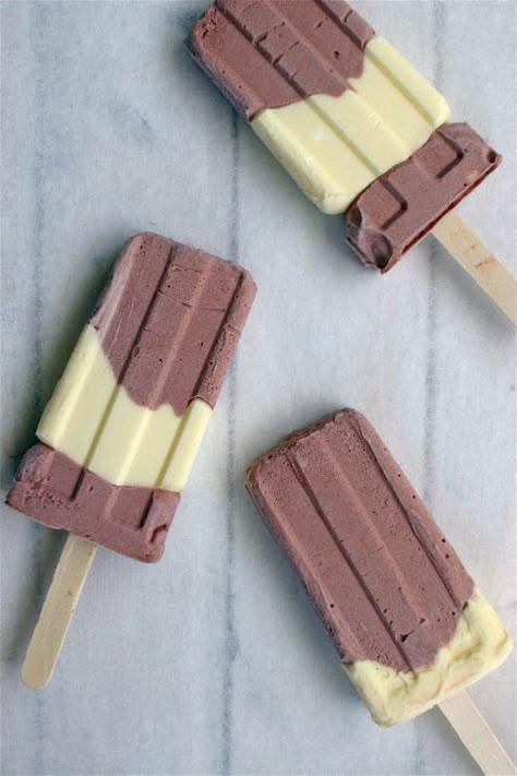 Banana Fudge Popsicles, Fun Kids Desserts, Jello Pudding Pops, Banana Fudge, Fudge Popsicles, Pudding Popsicles, Pudding Pops, Pudding Pop, Ice Cream Pops