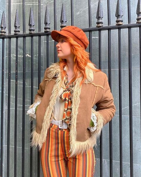 70s Hat Outfit, 60s Neck Scarf, 70s Neck Scarf Outfit, 70s Scarf Outfit, 70s Neck Scarf, Marauders Cosplay, Outfits With Scarf, 70s Trousers, Bum Outfit