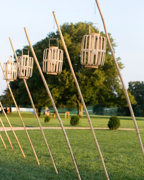 Wedding Lounges, Mario Room, Bamboo Diy, Outdoor Restaurant Design, Bamboo Rods, Wedding Lounge, Bamboo Decor, Bamboo Architecture, Japanese Lanterns