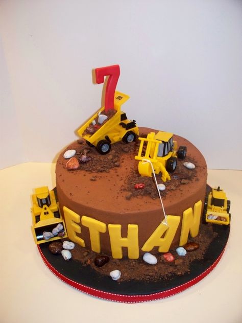 Russ looked at some pictures and decided he really like the construction theme, this is a fun cake! Construction Theme Cake, Luca Party, Digger Cake, Choc Ganache, Construction Birthday Cake, Resipi Kek, Construction Cake, Chocolate Mud Cake, Desain Pantry