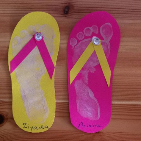 Flip flop footprint craft for pre-schoolers Summer Crafts For Preschoolers, Luau Crafts, Summer Crafts For Toddlers, Summer Preschool Crafts, Craft Summer, Flip Flop Craft, Hawaiian Crafts, Crafts For Preschoolers, Footprint Craft