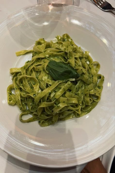 Green Pasta Aesthetic, Vegetarian Pasta Aesthetic, Food Pasta Aesthetic, Healthy Dinner Aesthetic Pasta, Aesthetic Pesto Pasta, Lunch Recipes Healthy, Healthy Food Motivation, Healthy Foodie, Pesto Pasta